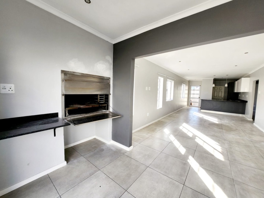 To Let 3 Bedroom Property for Rent in Lovemore Park Eastern Cape